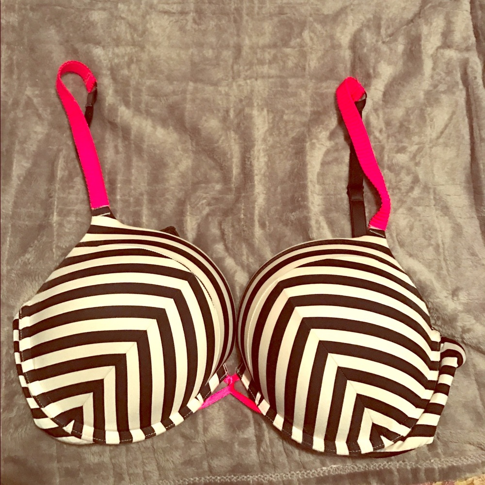 Victoria's Secret bombshell bra size 38D.